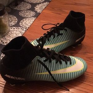 Soccer cleats